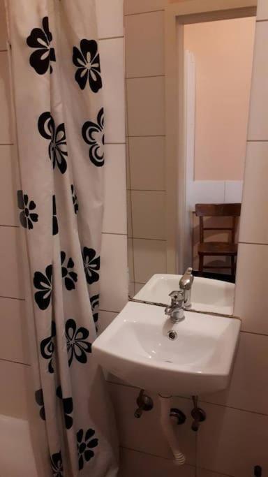Simple Apartment 10 Minutes To Downtown Wien Exterior foto